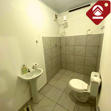 Se alquila galpón y local comercial