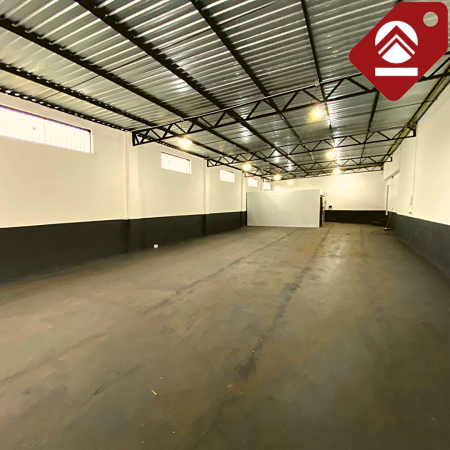 Se alquila galpón y local comercial