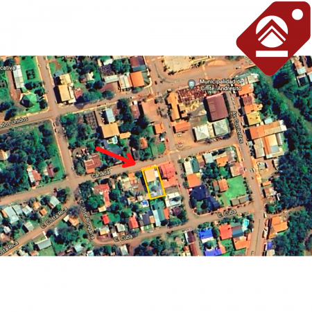 Se vende casa céntrica con local comercial