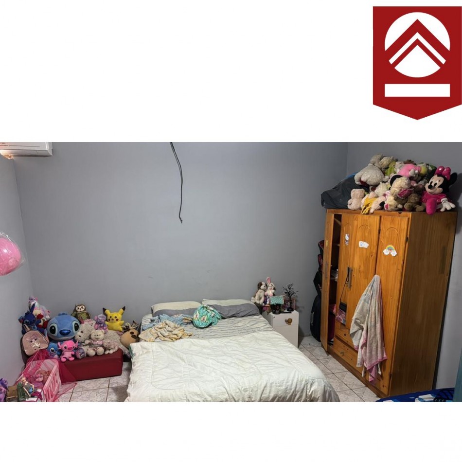 SE VENDE CASA CENTRICA