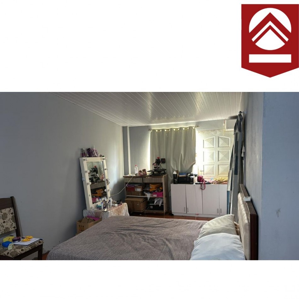 SE VENDE CASA CENTRICA