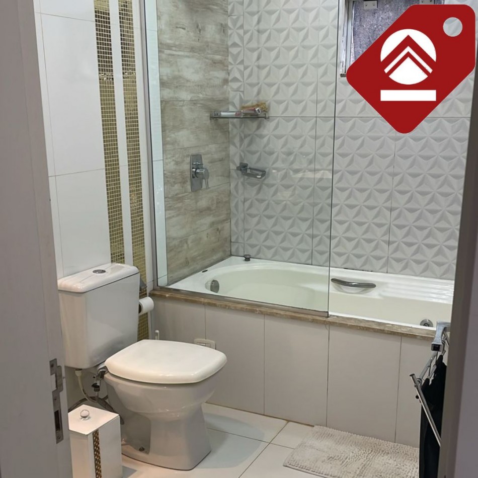 SE VENDE CASA FRENTE AL LAGO INTERNACIONAL!