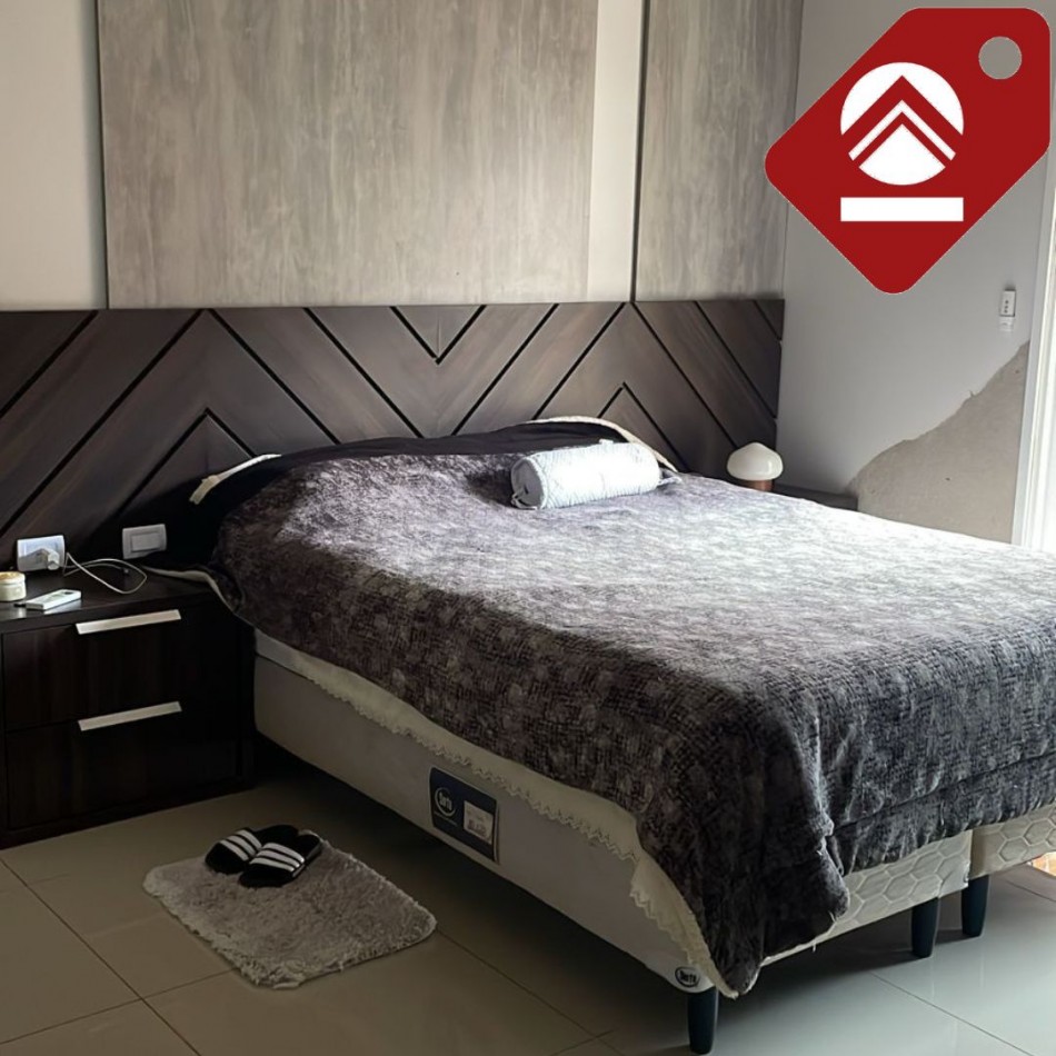 SE VENDE CASA FRENTE AL LAGO INTERNACIONAL!